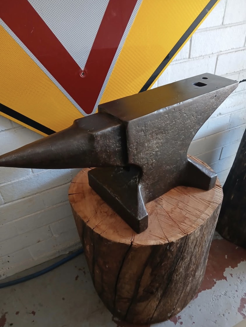 Fairly used British blacksmith anvil 190 LB