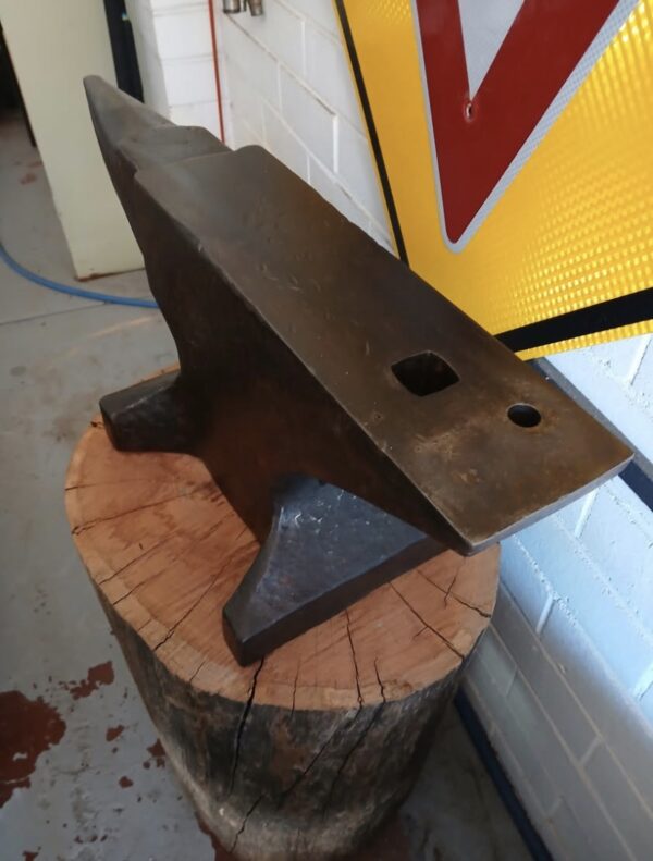 Fairly used British blacksmith anvil 190 LB - Image 3